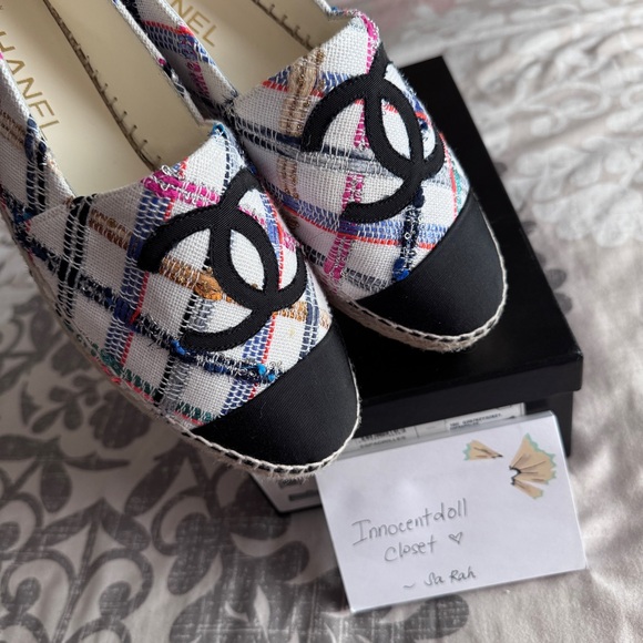 CHANEL Black Espadrilles Classic Elegance - Picture 3 of 11